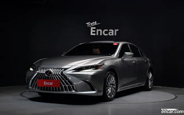 Lexus ES 300h — миниатюра 1
