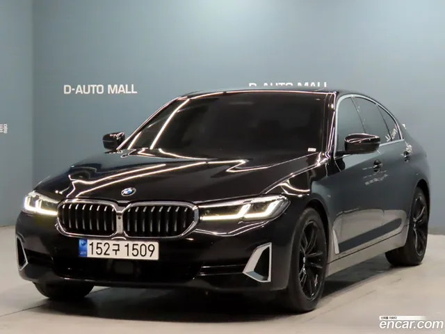 BMW 5 Series (G30) 520i — миниатюра 1