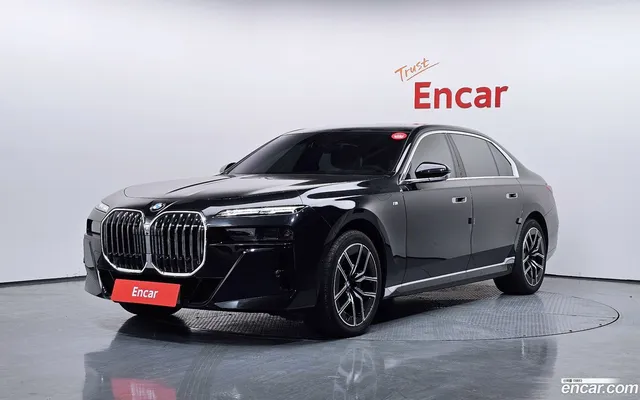 BMW 7 Series (G70) 740d xDrive M — миниатюра 1