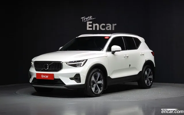 Volvo XC40 B4 — миниатюра 1