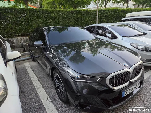 BMW 5 Series (G60) 523d M — миниатюра 1