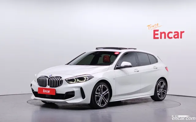 BMW 1 Series (F40) 120i M — миниатюра 1