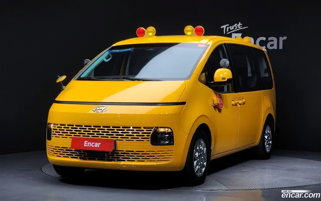 Hyundai Staria 2WD — миниатюра 1