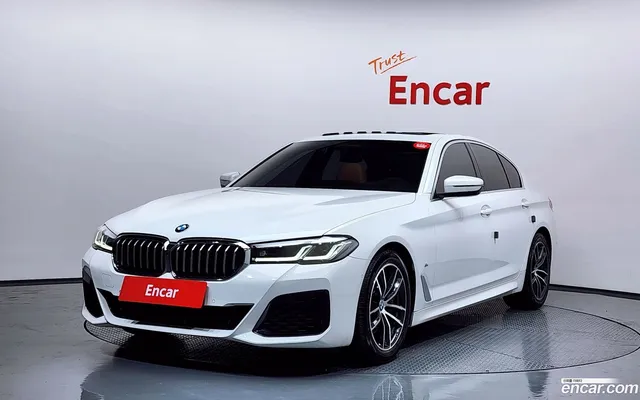 BMW 5 Series (G30) 520i M — миниатюра 1