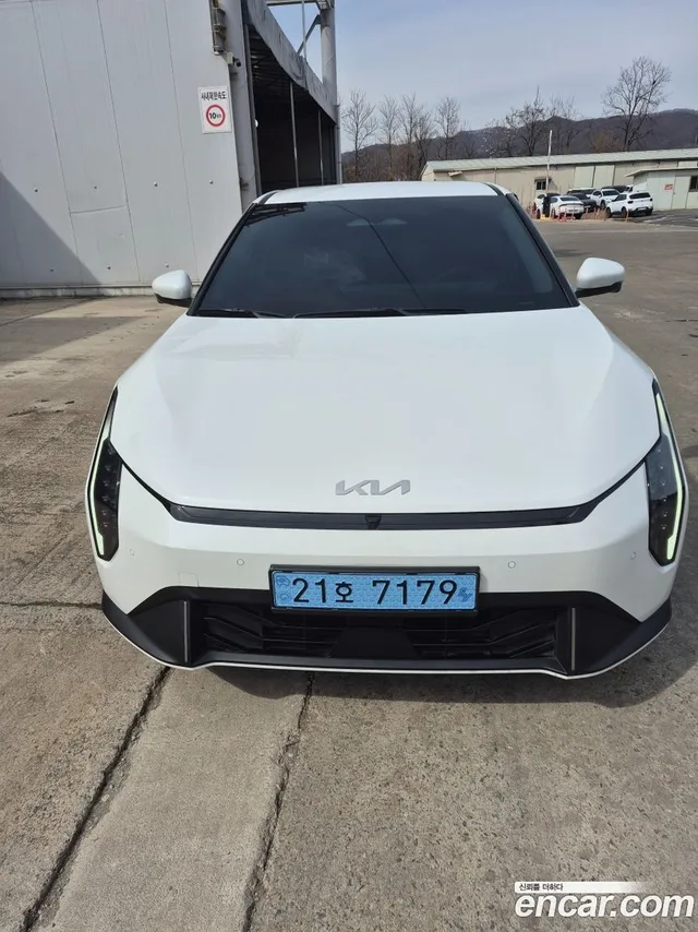 Kia EV4 2WD — миниатюра 1