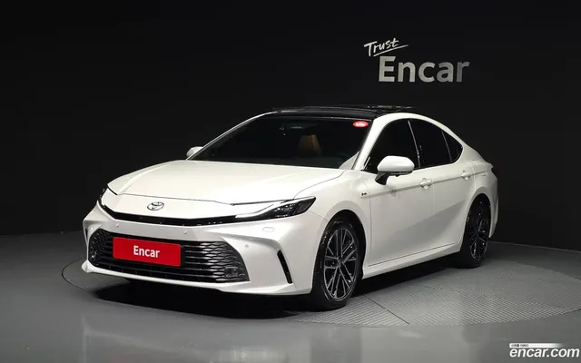 Toyota (XV80) 2.5 XLE — миниатюра 1