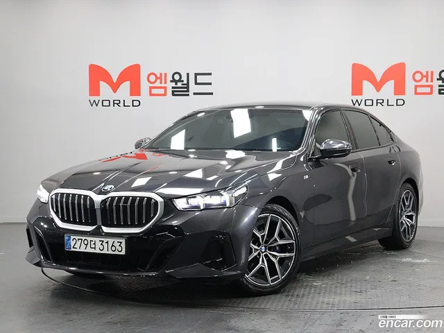 BMW 5 Series (G60) 520i M — миниатюра 1