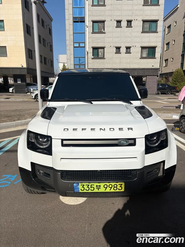 Land Rover (L663) 130 D300 X- HSE — миниатюра 1