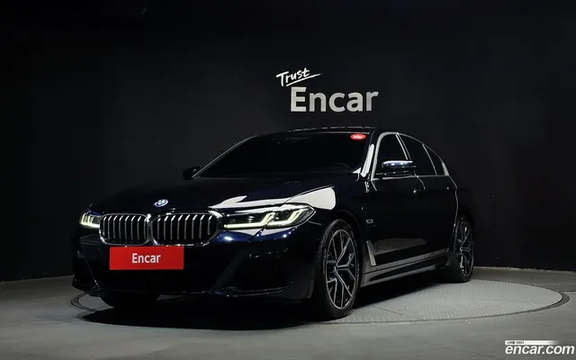 BMW 5 Series (G30) 530e M — миниатюра 1