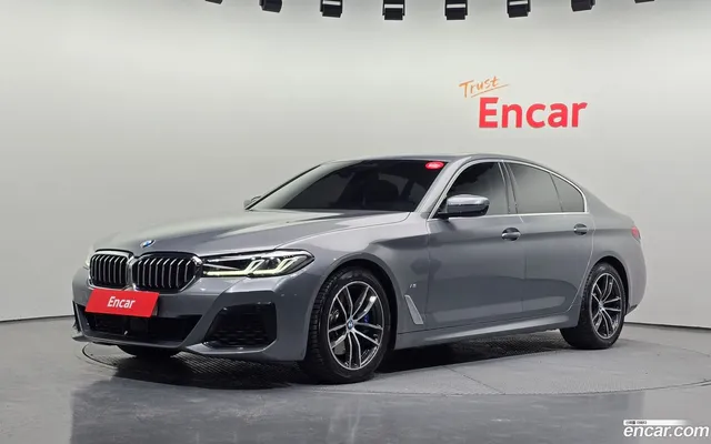 BMW 5 Series (G30) 520i M — миниатюра 1