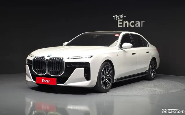 BMW 7 Series (G70) 740i sDrive M — миниатюра 1