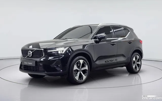 Volvo XC40 B4 — миниатюра 1