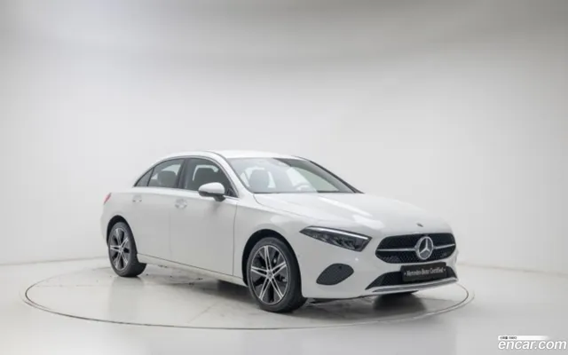 Mercedes-Benz A-Class (W177) A220 — миниатюра 1
