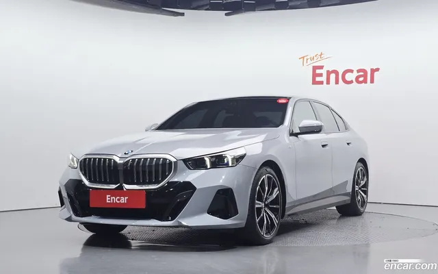 BMW 5 Series (G60) 530i xDrive M — миниатюра 1