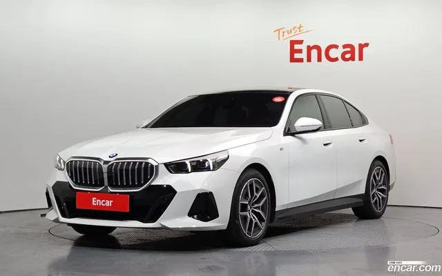 BMW 5 Series (G60) 523d M — миниатюра 1