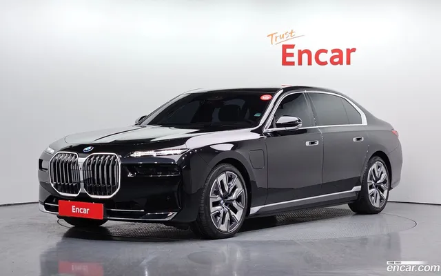 BMW 7 Series (G70) 750e xDrive — миниатюра 1
