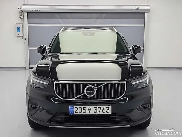 Volvo XC40 B4 — миниатюра 1