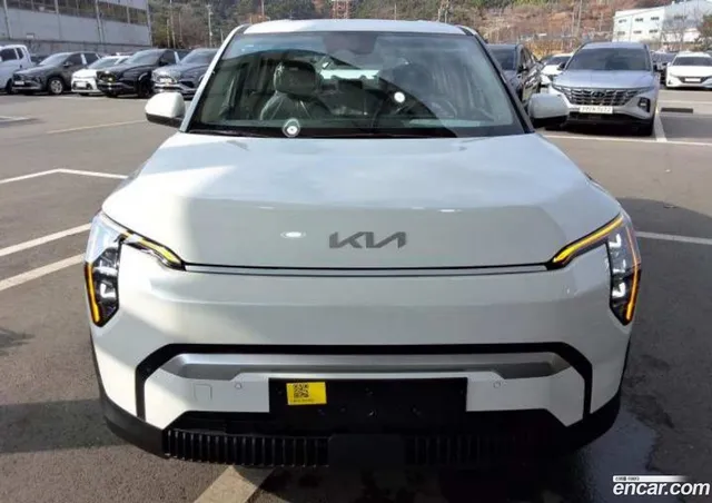 Kia EV3 2WD — миниатюра 1