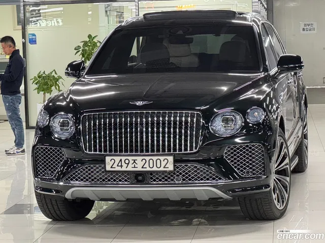 Bentley Bentayga 4.0 V8 EWB — миниатюра 1