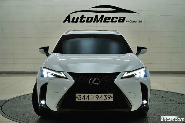 Lexus UX250h 2.0 F-Sport 2WD — миниатюра 1