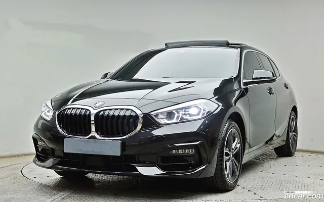 BMW 1 Series (F40) 120i — миниатюра 1