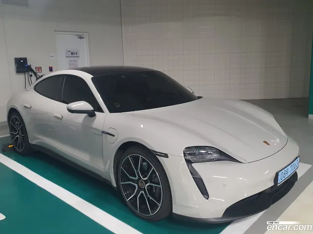 Porsche Taycan — миниатюра 1