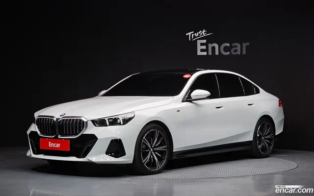 BMW 5 Series (G60) 530i xDrive M — миниатюра 1