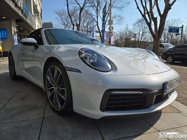 Porsche 911 (992) — миниатюра 1