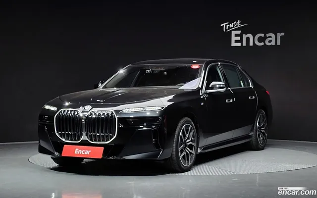 BMW 7 Series (G70) 740i xDrive M — миниатюра 1