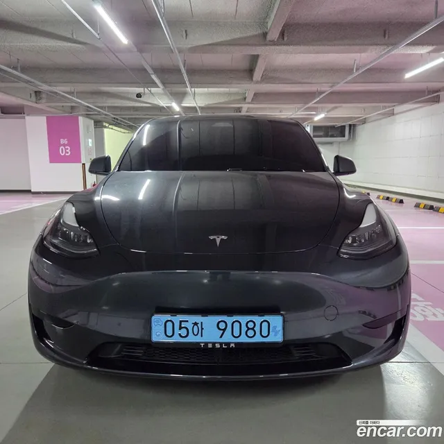 Tesla Model Y RWD — миниатюра 1