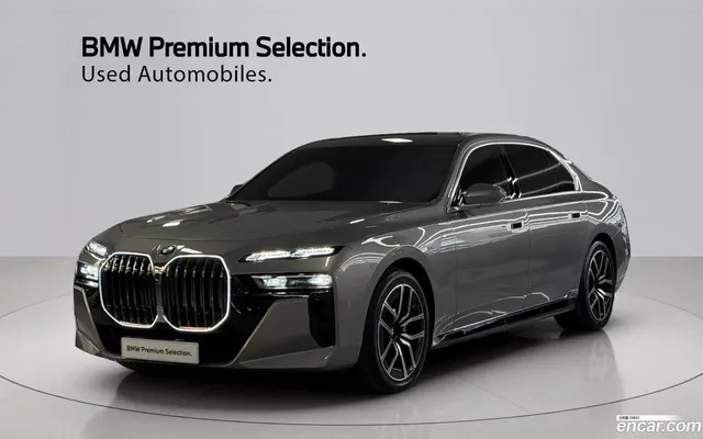 BMW 7 Series (G70) 740i xDrive M — миниатюра 1