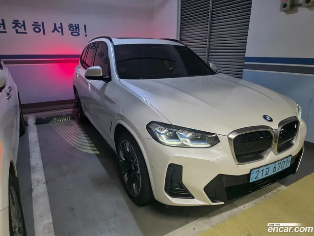 BMW iX3 M — миниатюра 1