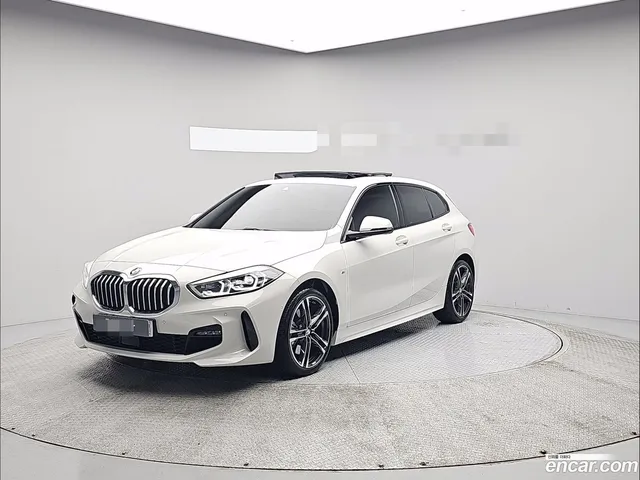 BMW 1 Series (F40) 120i M — миниатюра 1