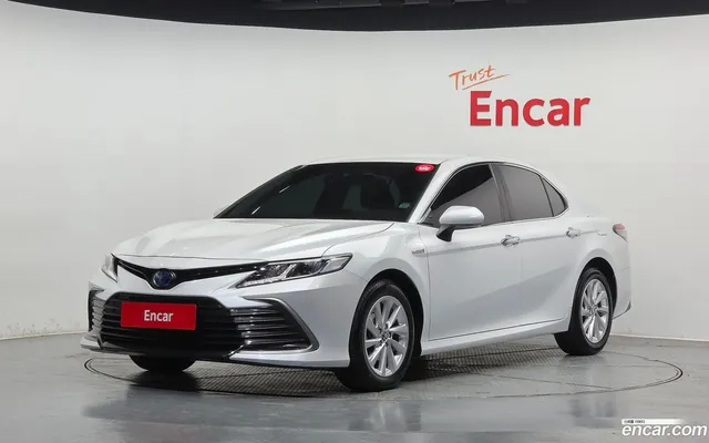 Toyota Camry (XV70) 2.5 LE — миниатюра 1