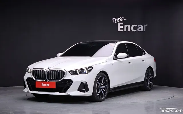 BMW 5 Series (G60) 530i xDrive M — миниатюра 1