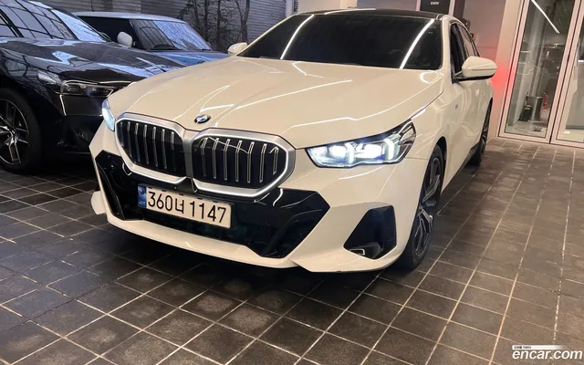 BMW 5 Series (G60) 530i xDrive M — миниатюра 1