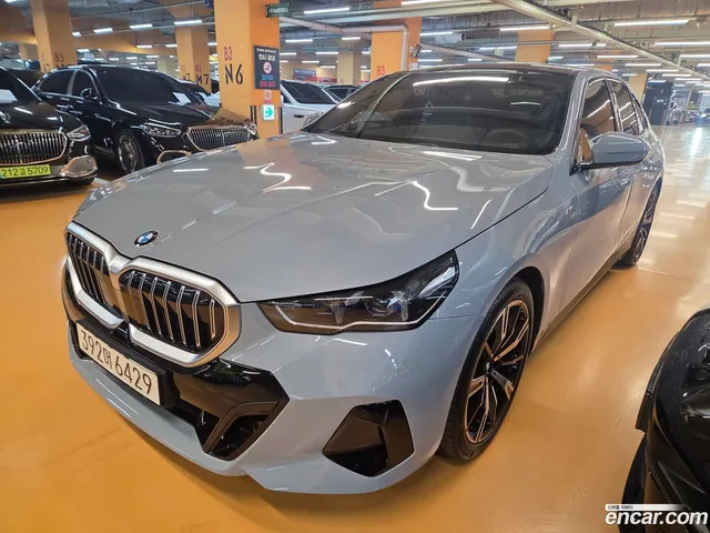 BMW 5 Series (G60) 530i xDrive M — миниатюра 1