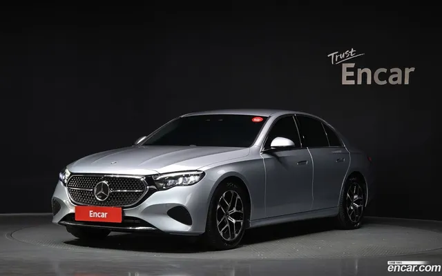 Mercedes-Benz E-Class (W214) E200 — миниатюра 1