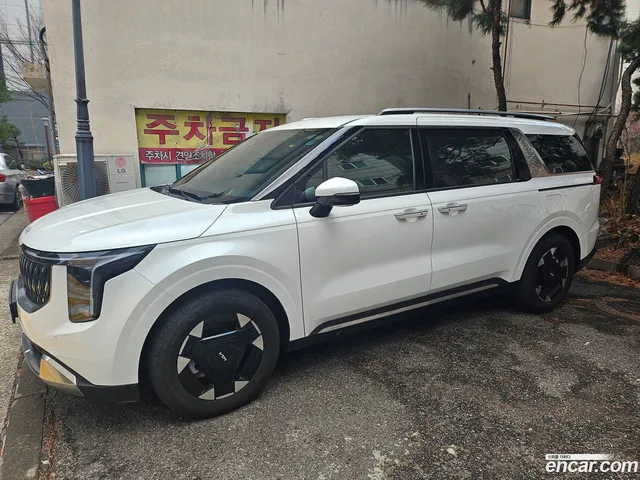 Kia Carnival HEV 9 — миниатюра 1