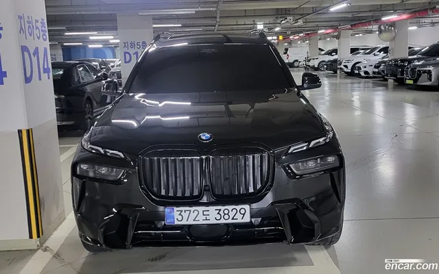 BMW X7 (G07) xDrive 40i M 7 — миниатюра 1