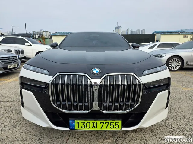 BMW 7 Series (G70) 740i sDrive M — миниатюра 1