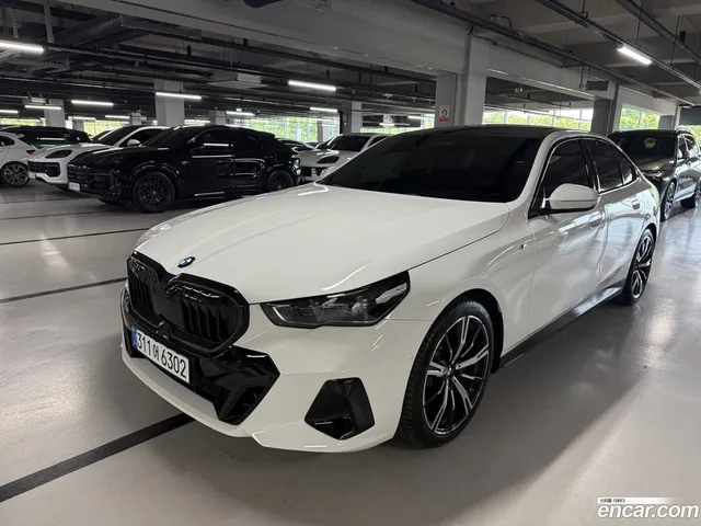 BMW 5 Series (G60) 530i xDrive M — миниатюра 1