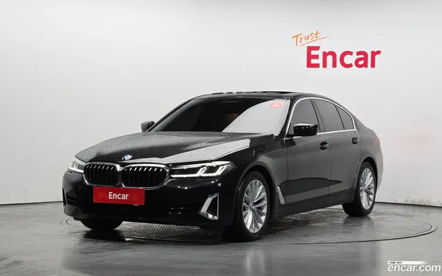 BMW 5 Series (G30) 520i — миниатюра 1