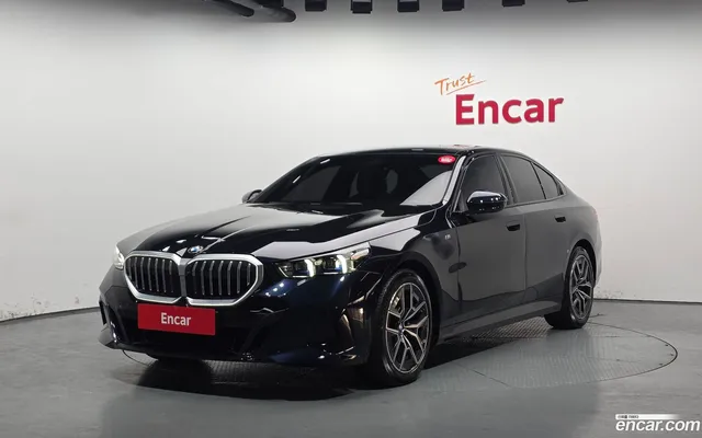 BMW 5 Series (G60) 520i M — миниатюра 1