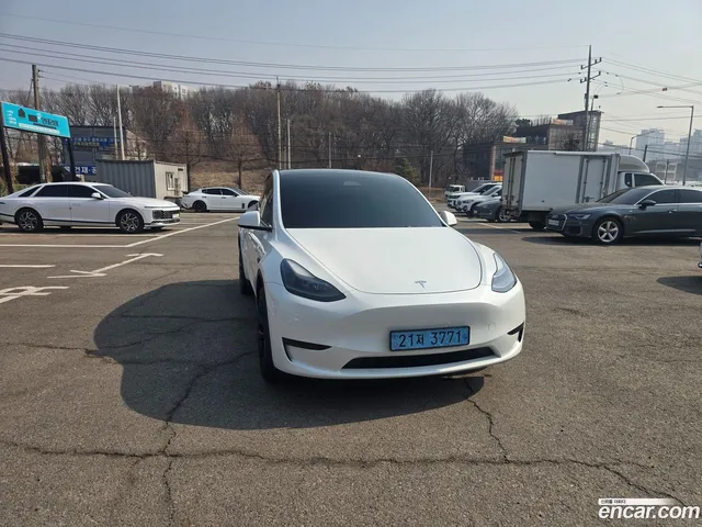 Tesla Model Y RWD — миниатюра 1