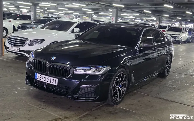 BMW 5 Series (G30) 530i M — миниатюра 1