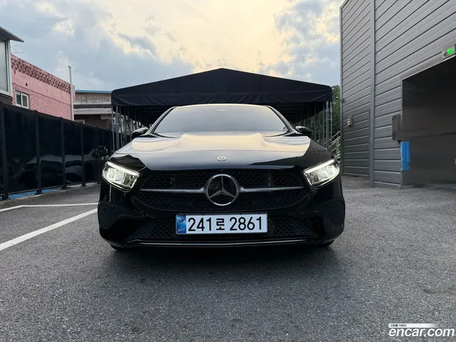 Mercedes-Benz A-Class (W177) A220 — миниатюра 1