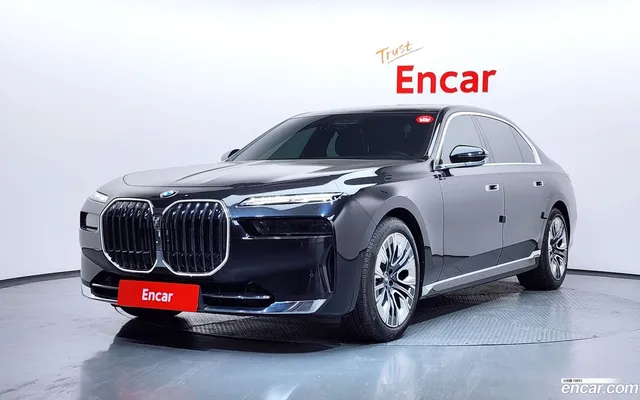 BMW 7 Series (G70) 740i sDrive — миниатюра 1