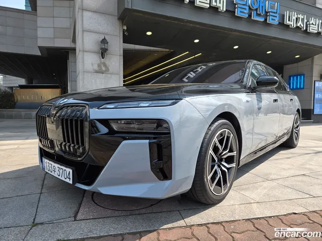 BMW 7 Series (G70) 740i xDrive M — миниатюра 1