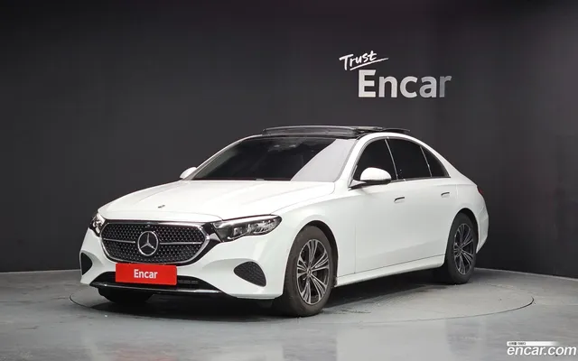 Mercedes-Benz E-Class (W214) E200 — миниатюра 1